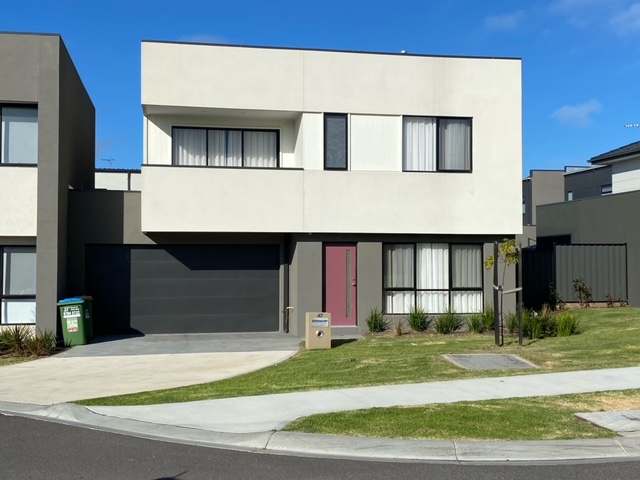 Metricon Town Living - House